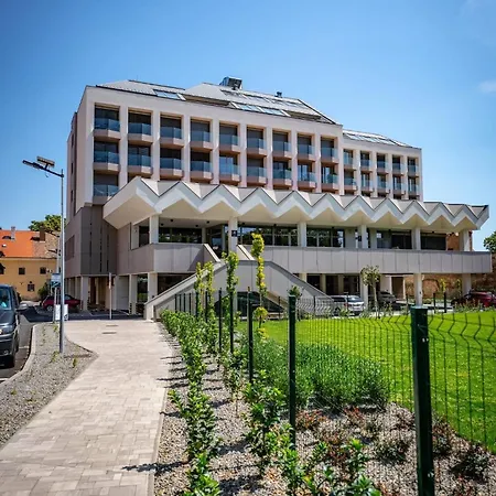 R&m Apartamento Pécs